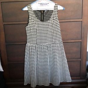 Black/White Houndstooth Dress.    SZ M